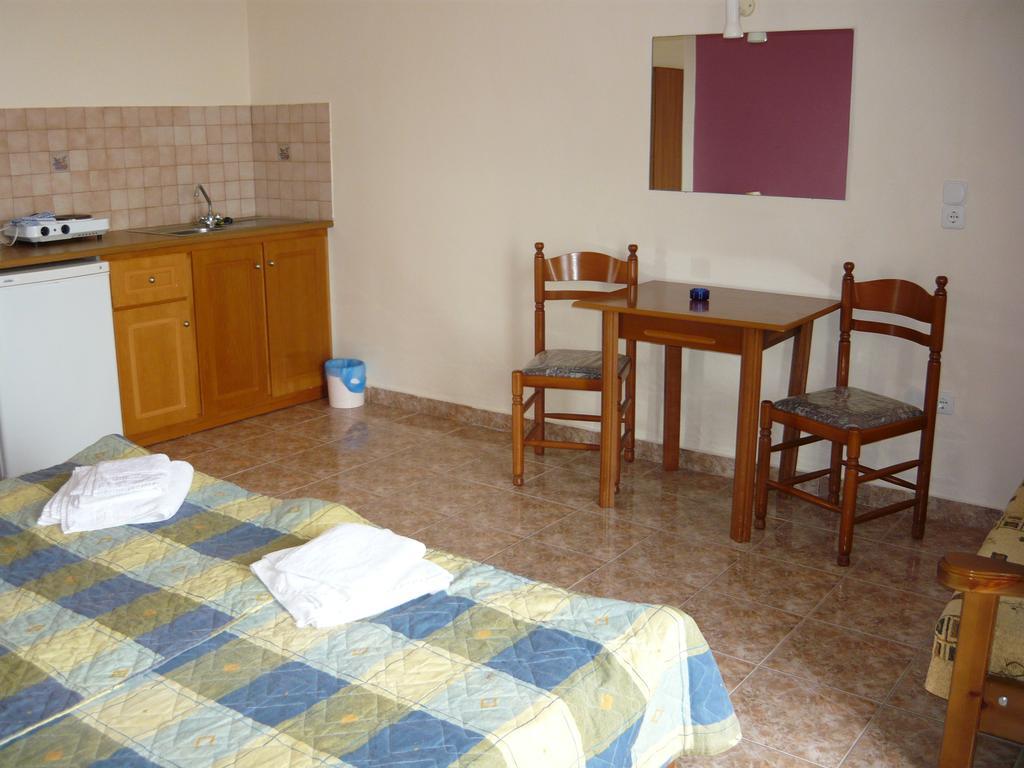 Marina-Anna Studios Afrato Εξωτερικό φωτογραφία